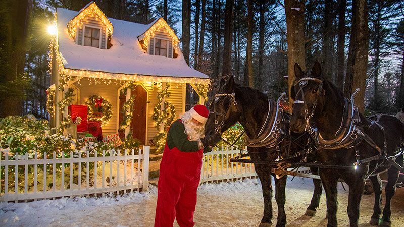 Win A Horse-Drawn Ride For 10 Guests at Charmingfare Farm’s ‘Santa’s Christmas’ Event